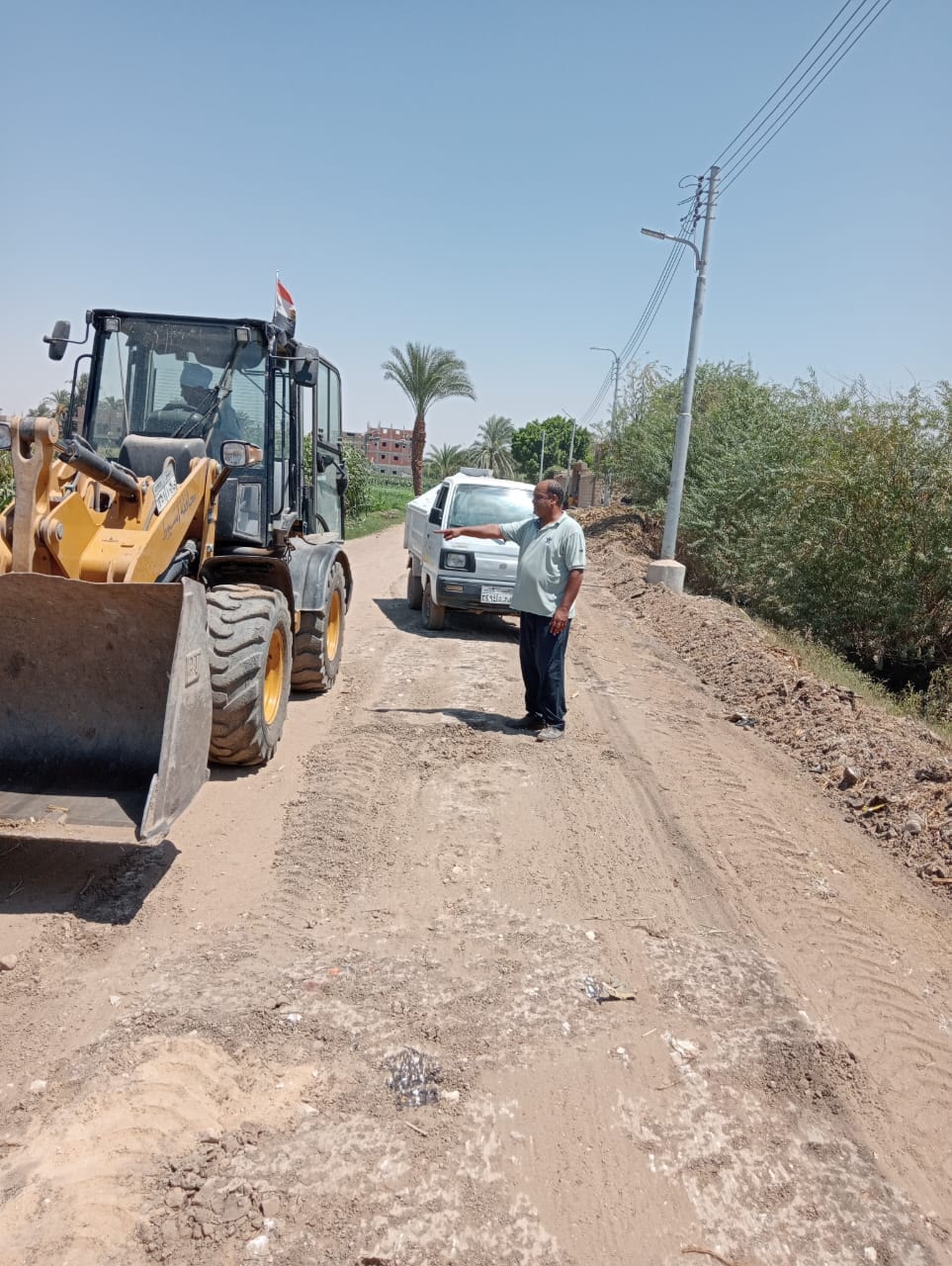 محلية ابوتيج تسوية طريق المغربات بمساحة تقدر بـ 1500 متر مربع