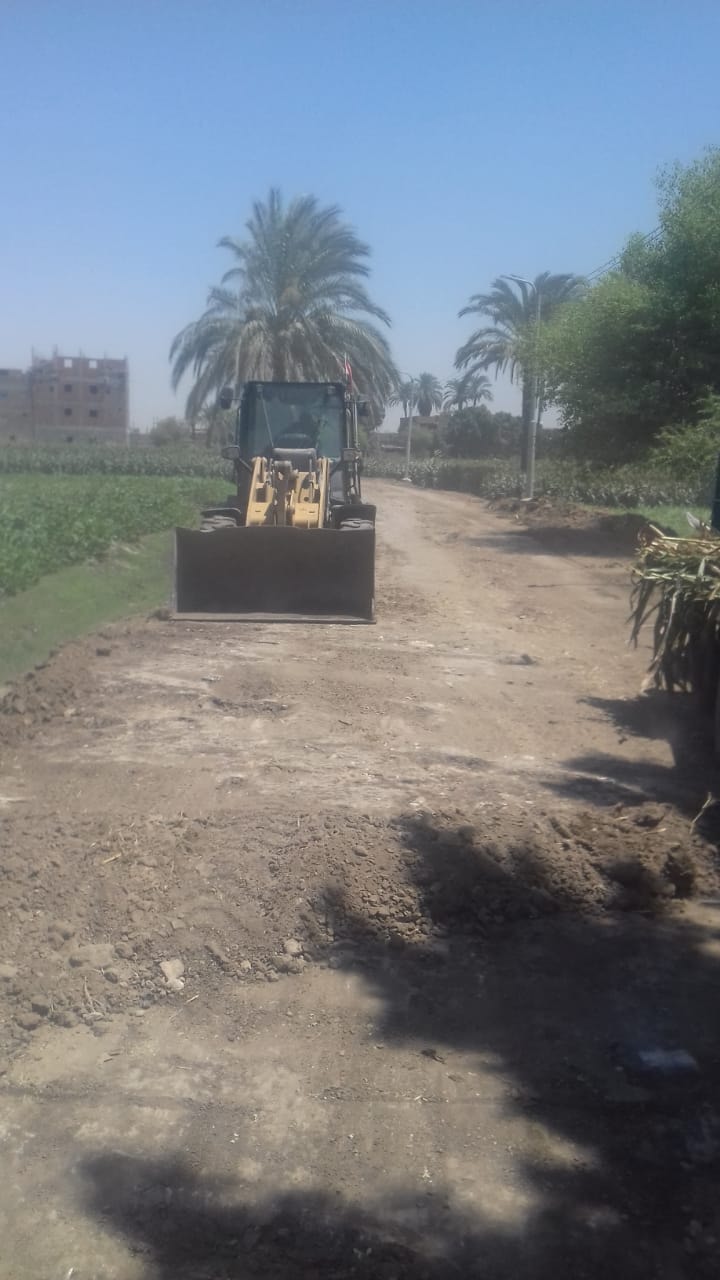 محلية ابوتيج تسوية طريق المغربات بمساحة تقدر بـ 1500 متر مربع