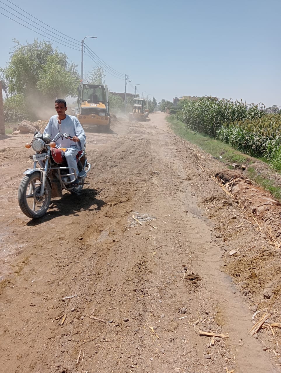 محلية ابوتيج تسوية طريق المغربات بمساحة تقدر بـ 1500 متر مربع