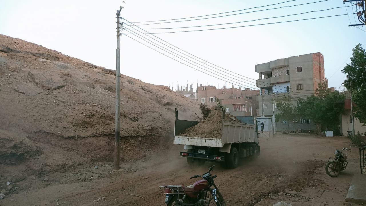 حملة لرفع الاتربة والمخلفات والتراكمات والقمامة وجميع الاشغالات في مدينة موط بالداخلة