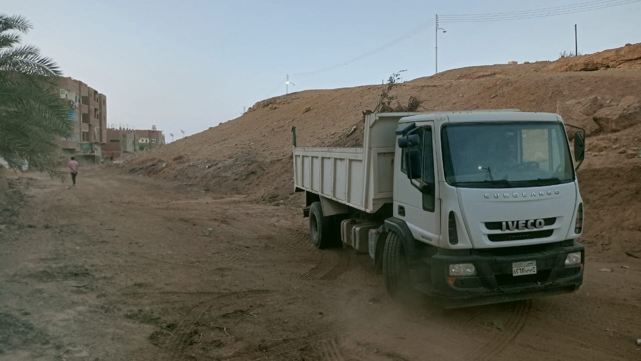 حملة لرفع الاتربة والمخلفات والتراكمات والقمامة وجميع الاشغالات في مدينة موط بالداخلة