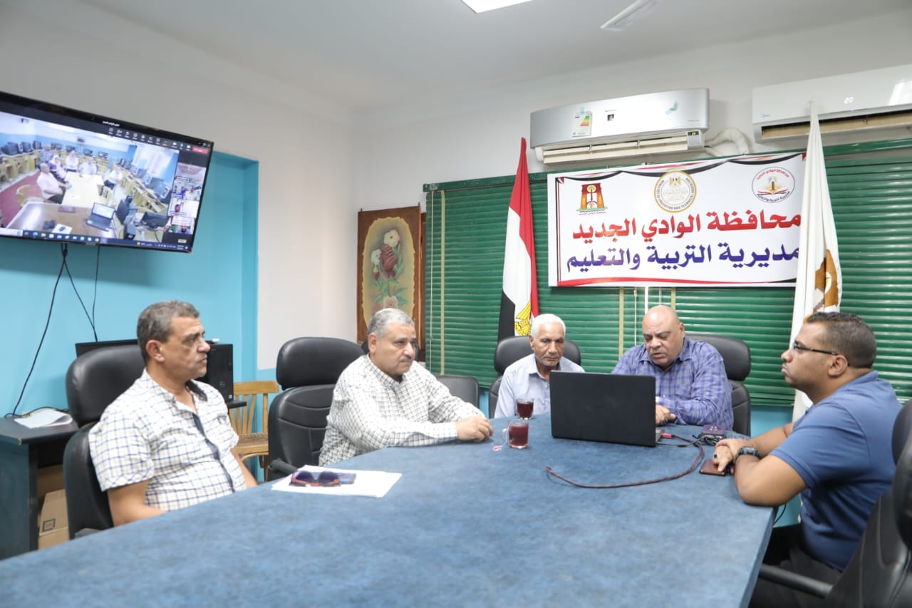 وكيل التعليم بالوادي الجديد يناقش استعدادات العام الدراسى الجديد وسد العجز بالمدارس
