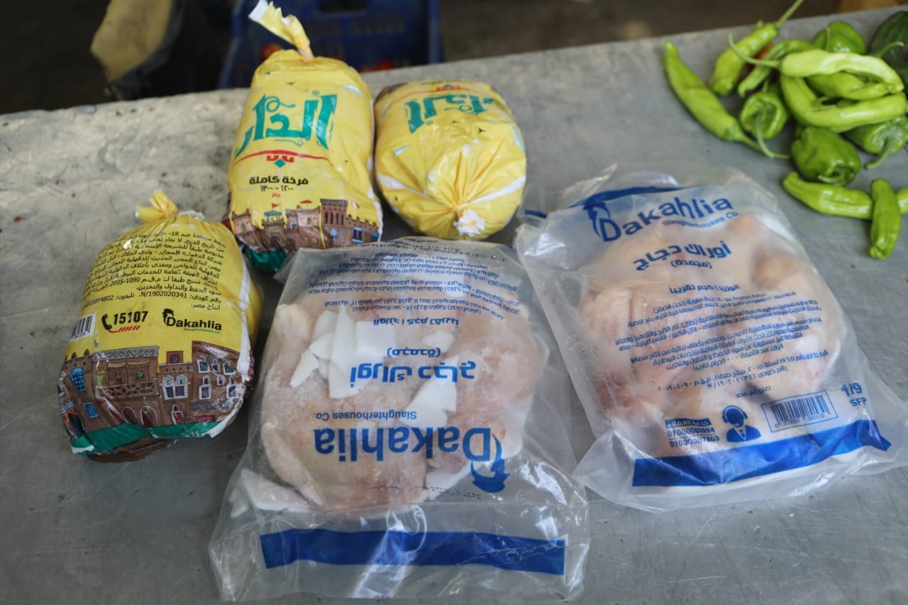 محافظة الوادي الجديد تطرح دواجن وخضروات وفاكهة بأسعار مخفضة بمنفذ ديوان المحافظة