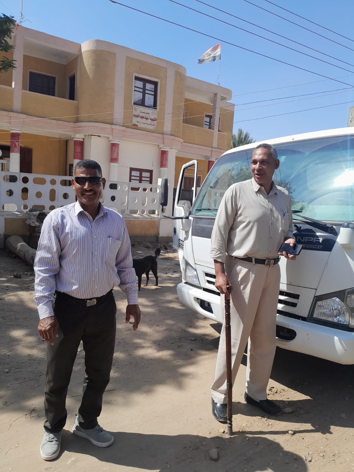 محلية ديروط تقوم بتمهيد طريق دشلوط الرئيسي ونزلة ساو وإصلاح الطريق وتنظيفه