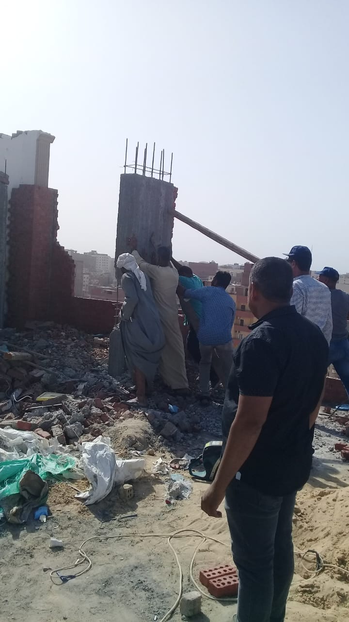 حملة لازالة فورية لبناء الدور 14 مخالف بحي شرق اسيوط