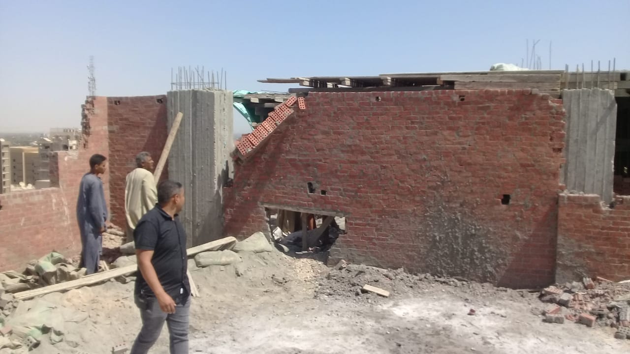 حملة لازالة فورية لبناء الدور 14 مخالف بحي شرق اسيوط