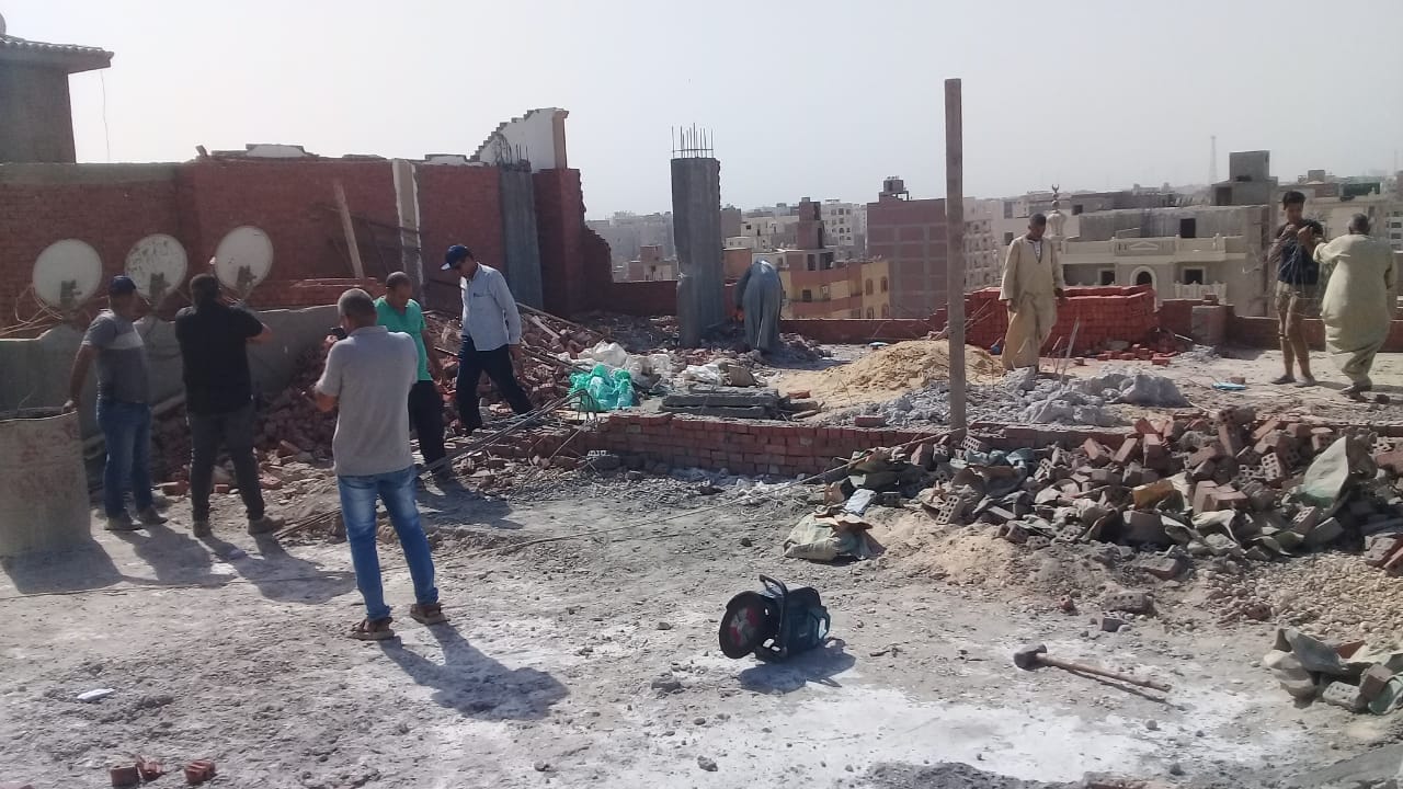 حملة لازالة فورية لبناء الدور 14 مخالف بحي شرق اسيوط