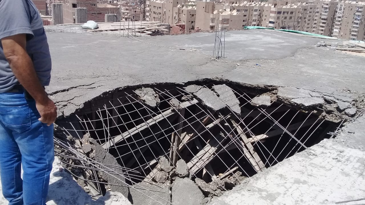 حملة لازالة فورية لبناء الدور 14 مخالف بحي شرق اسيوط