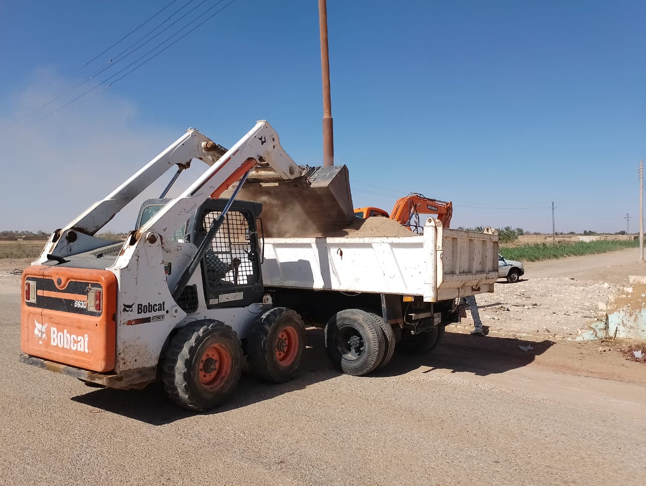 حملة لإزالة الأتربة والمخلفات والتراكمات والقمامة وجميع الاشغالات بمركز الداخلة