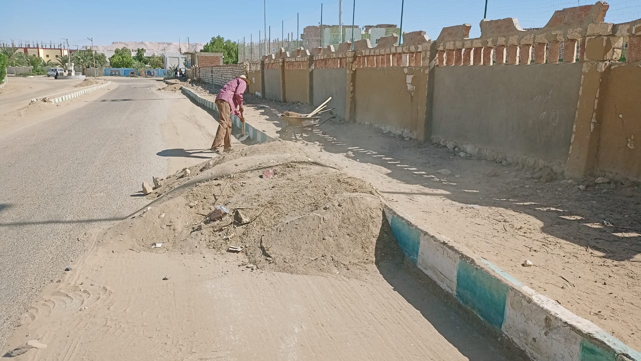 حملة لإزالة الأتربة والمخلفات والتراكمات والقمامة وجميع الاشغالات بمركز الداخلة