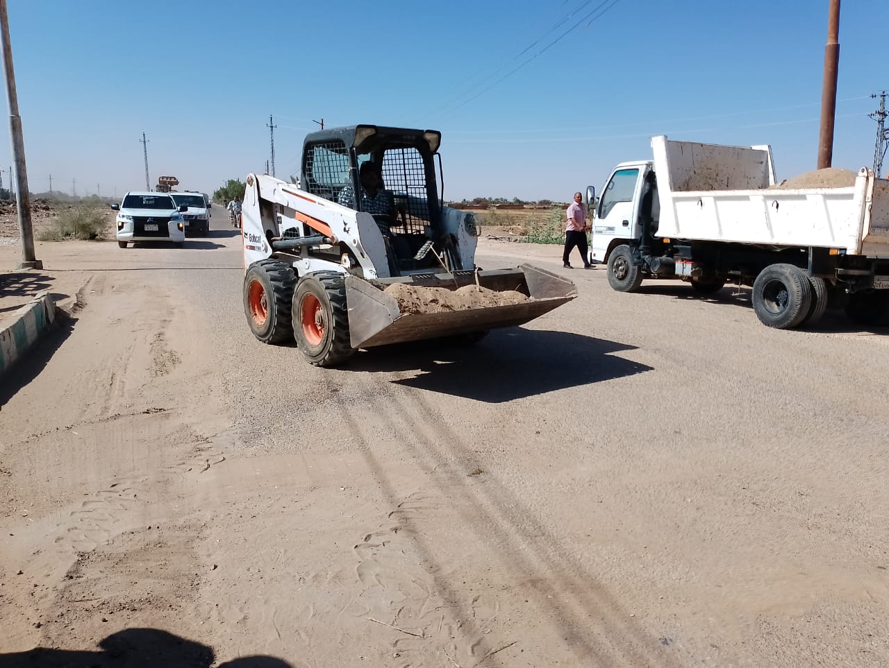 حملة لإزالة الأتربة والمخلفات والتراكمات والقمامة وجميع الاشغالات بمركز الداخلة