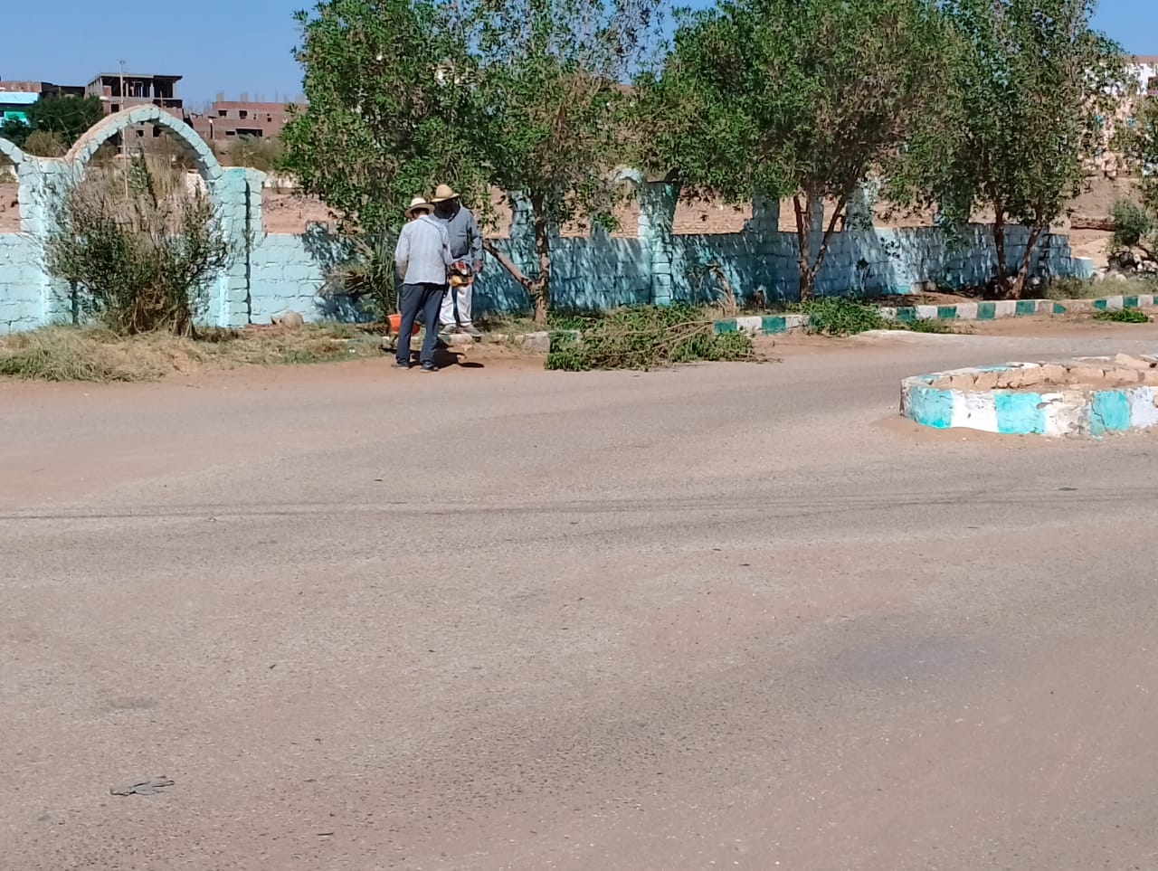 حملة لإزالة الأتربة والمخلفات والتراكمات والقمامة وجميع الاشغالات بمركز الداخلة