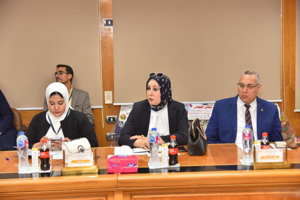 رئيس جامعة أسيوط يشهد فعاليات المائدة المستديرة لمناقشة المهارات المطلوبة لسوق العمل 