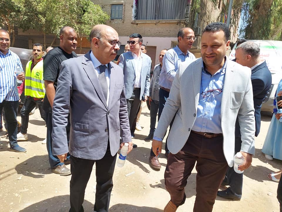 وكيل وزارة الصحة بأسيوط يتابع القوافل الطبية العلاجيه المجانيه المقدمه للمواطنين