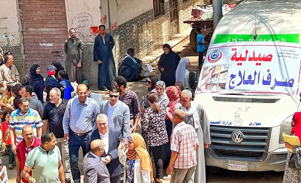 وكيل وزارة الصحة بأسيوط يتابع القوافل الطبية العلاجيه المجانيه المقدمه للمواطنين