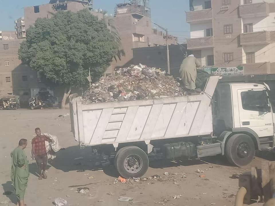 حي شرق اسيوط يقود عملية رفع مخلفات المشيخة والسبيل بالوليديه وسور الأزهر