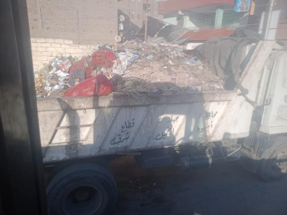 حي شرق اسيوط يقود عملية رفع مخلفات المشيخة والسبيل بالوليديه وسور الأزهر