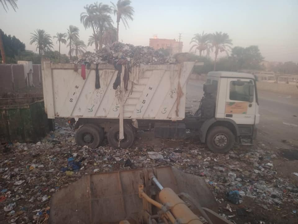 حي شرق اسيوط يقود عملية رفع مخلفات المشيخة والسبيل بالوليديه وسور الأزهر