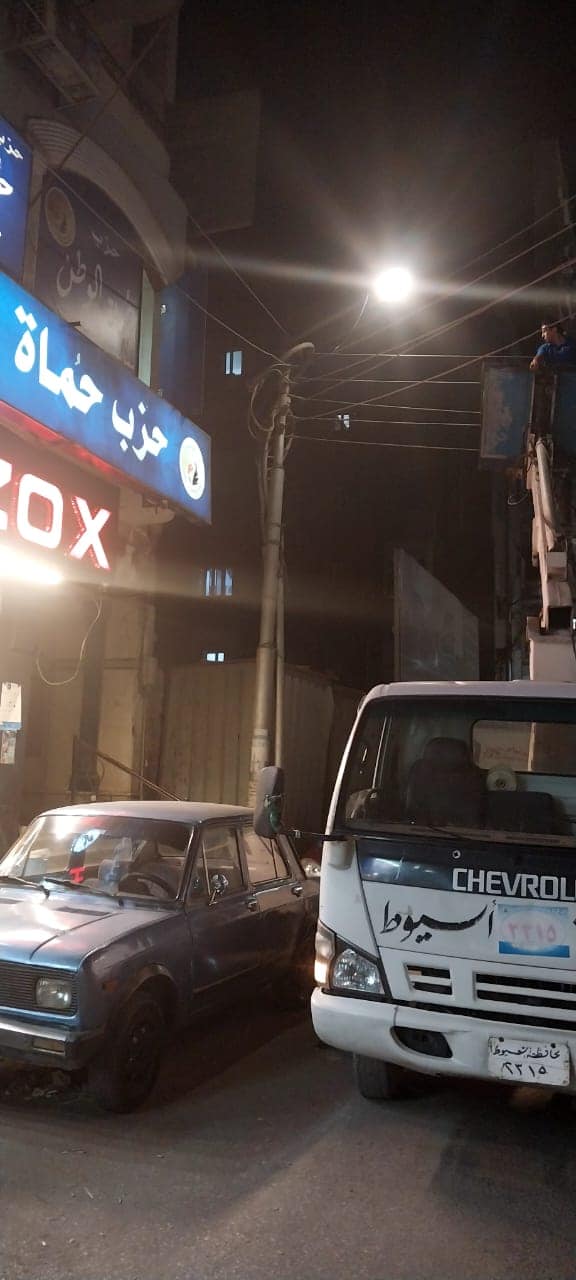حي شرق اسيوط ينفذ عملية صيانة لأعمدة الكهرباء رد على شكاوى المواطنين