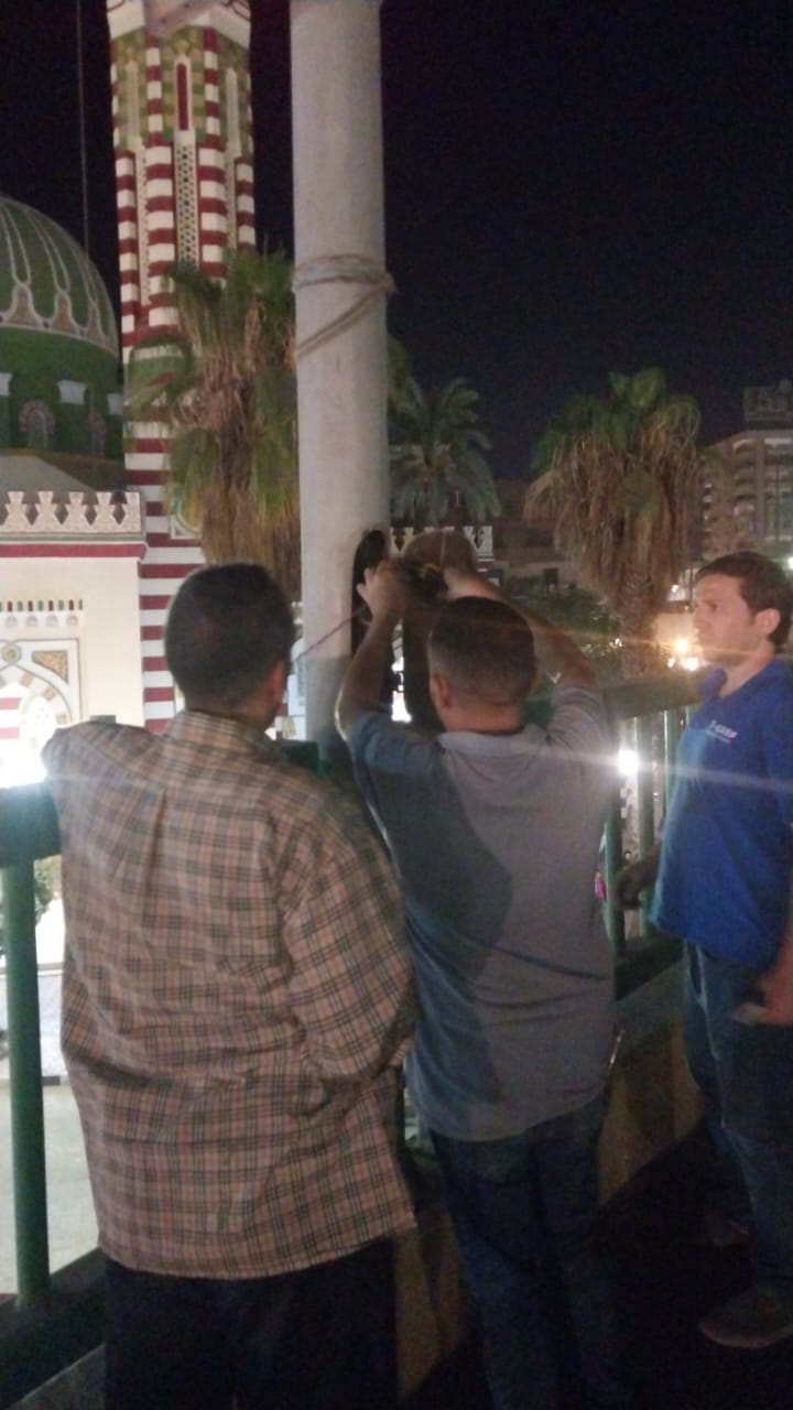 حي شرق اسيوط ينفذ عملية صيانة لأعمدة الكهرباء رد على شكاوى المواطنين