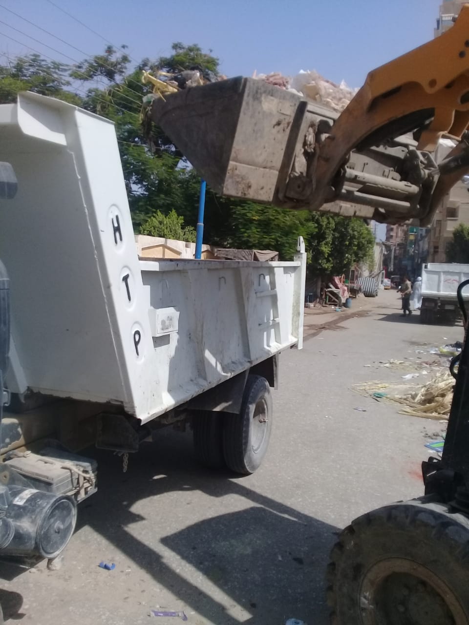 محلية ديروط تنفذ حملة مكبرة لرفع الاشغالات والمخلفات الصلبة وتحسين كفاءة الشوارع