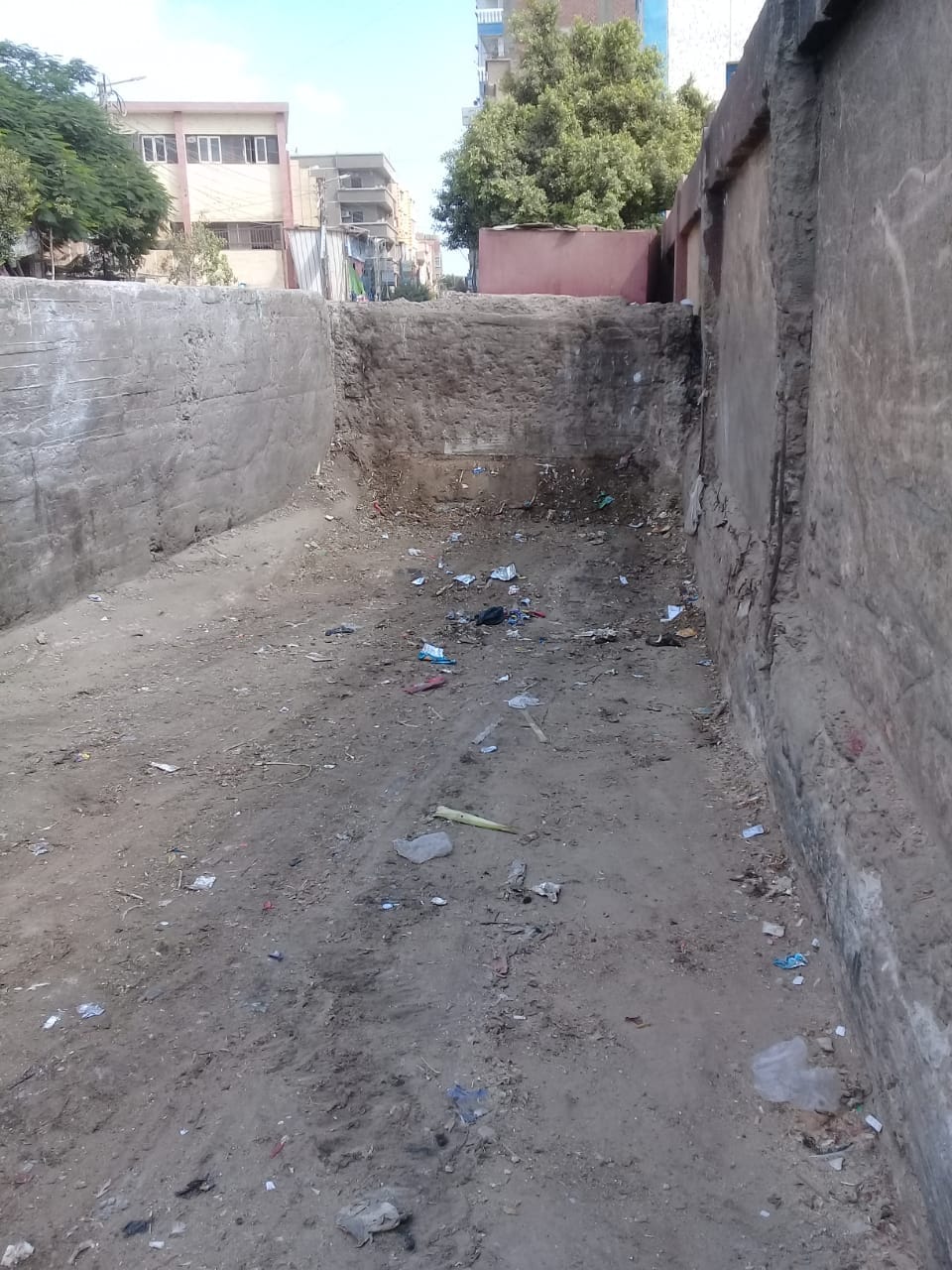 محلية ديروط تنفذ حملة مكبرة لرفع الاشغالات والمخلفات الصلبة وتحسين كفاءة الشوارع