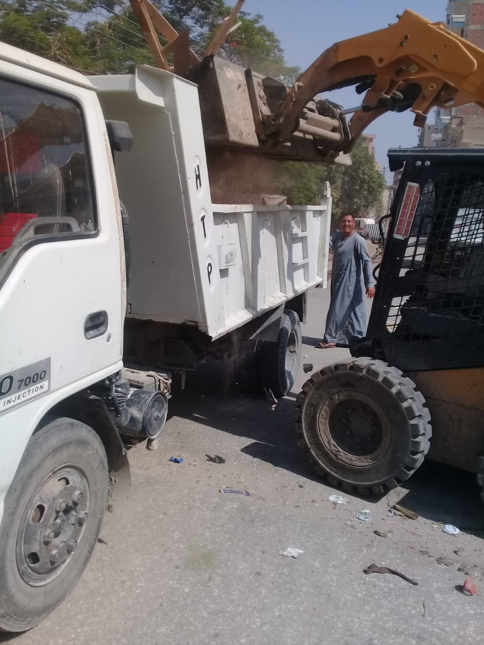 محلية ديروط تنفذ حملة مكبرة لرفع الاشغالات والمخلفات الصلبة وتحسين كفاءة الشوارع