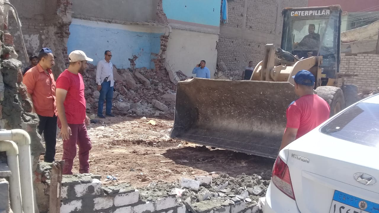 القضاء على 23 حالة تعدي على أراضى زراعية وإنشاءات مخالفة بأسيوط