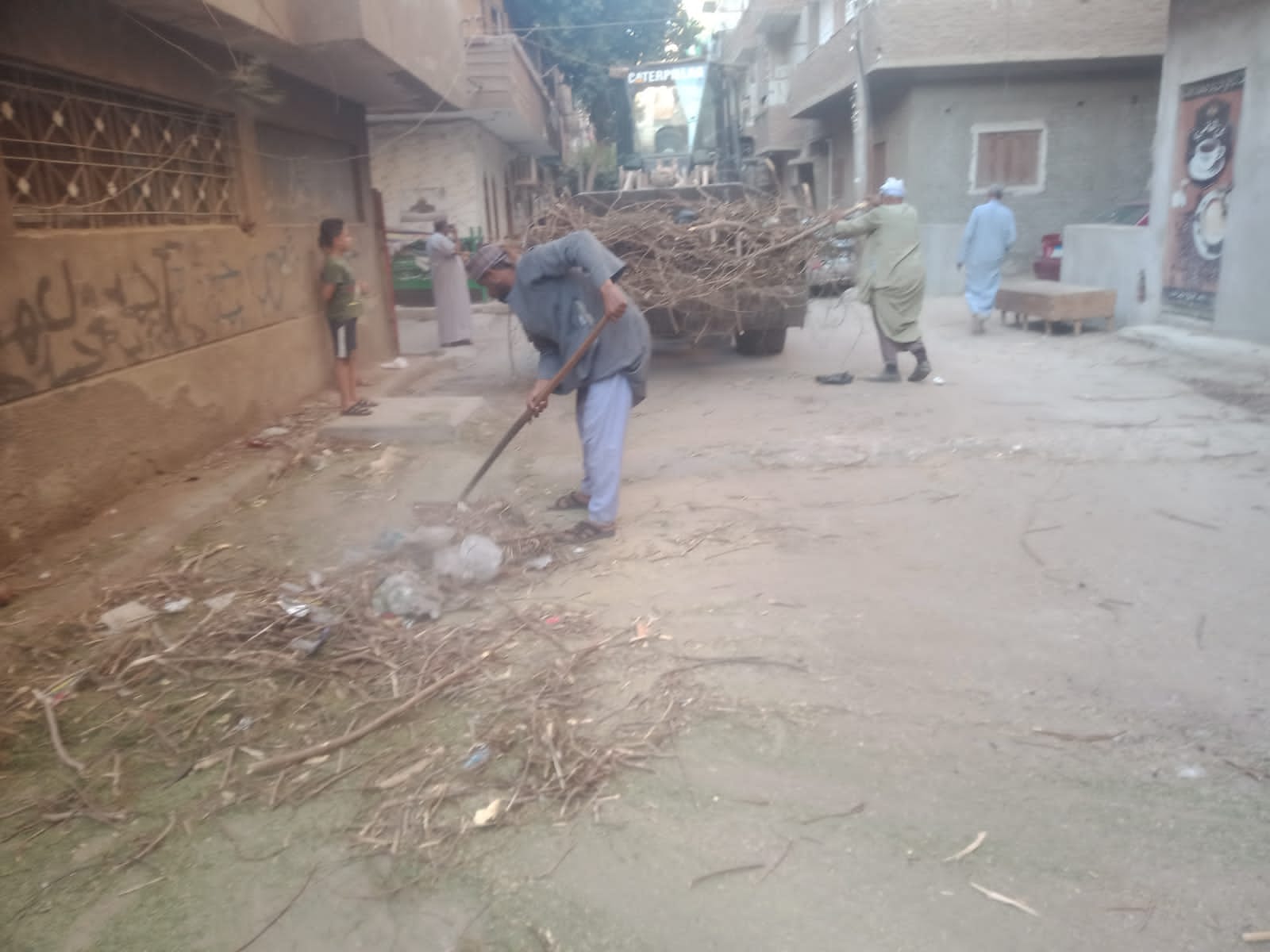 حي شرق أسيوط يرفع 43 طن مخلفات  من مساكن تقسيم الحقوقيين بالوليديه