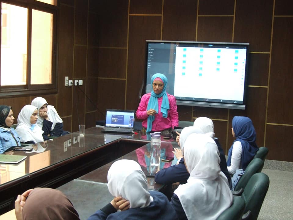 مستشفى الإصابات والطوارئ بجامعة أسيوط تنظم تدريبا للتمريض الجدد 