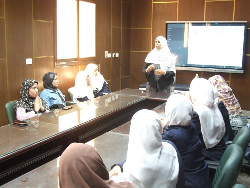 مستشفى الإصابات والطوارئ بجامعة أسيوط تنظم تدريبا للتمريض الجدد 