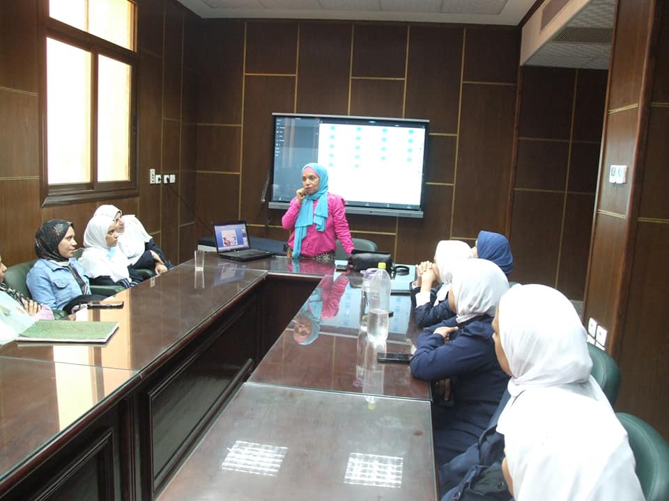 مستشفى الإصابات والطوارئ بجامعة أسيوط تنظم تدريبا للتمريض الجدد 