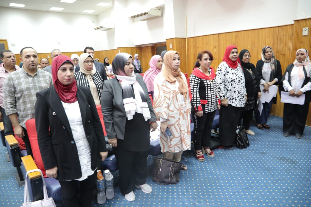 تعليم الوادى الجديد يكرم 34 طالب وطالبة فائزين بالأوليمبياد الدولى