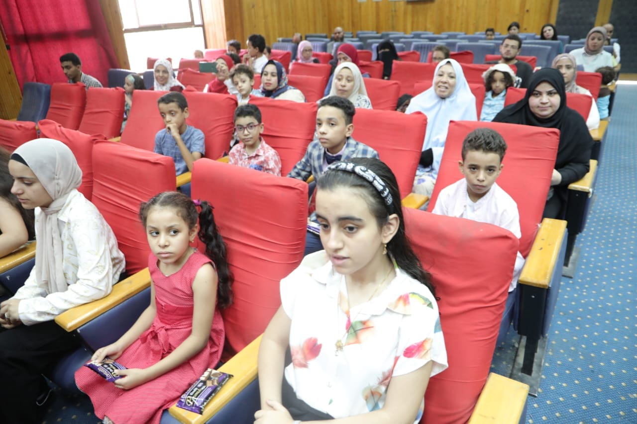 تعليم الوادى الجديد يكرم 34 طالب وطالبة فائزين بالأوليمبياد الدولى