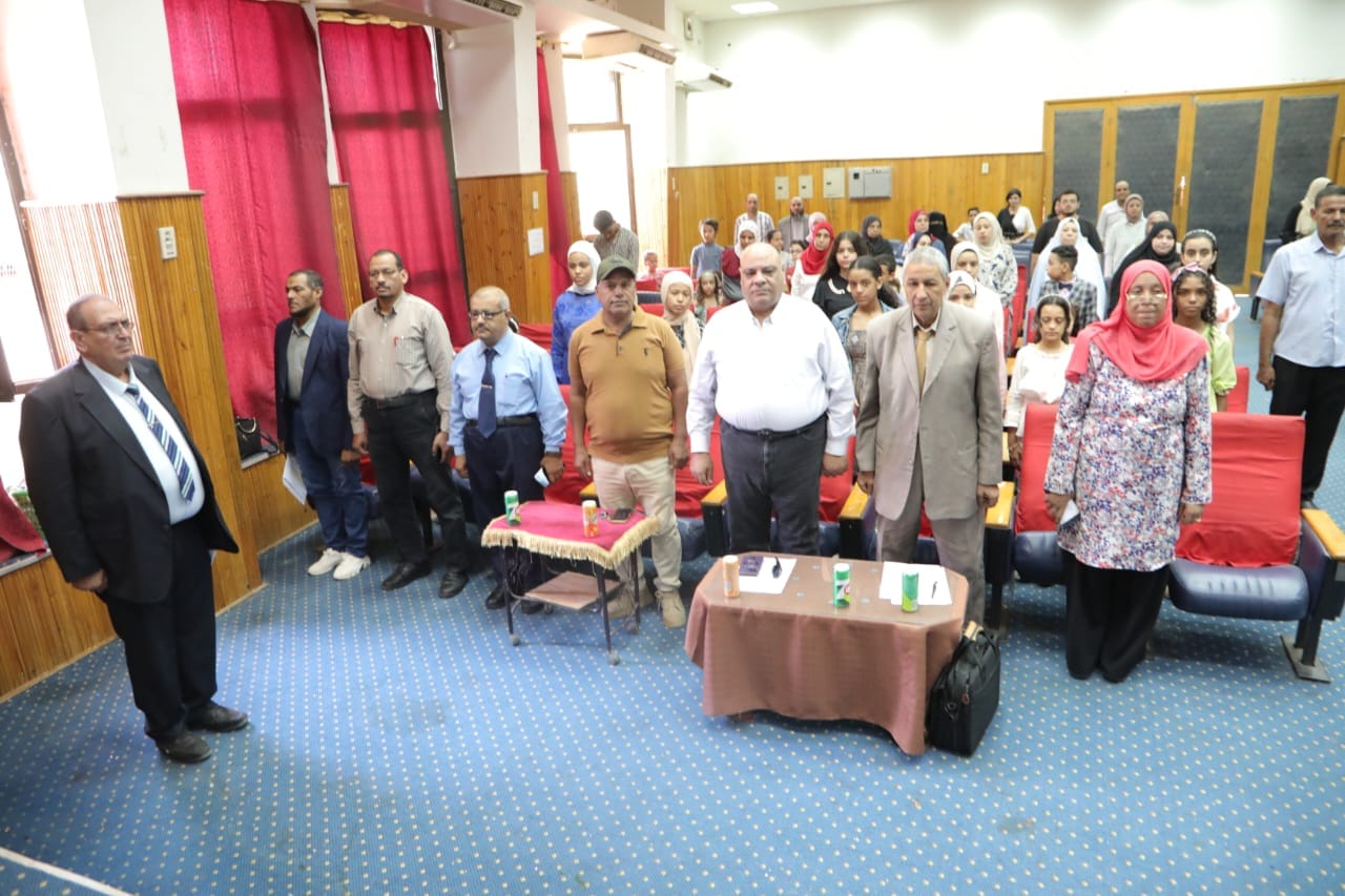 تعليم الوادى الجديد يكرم 34 طالب وطالبة فائزين بالأوليمبياد الدولى