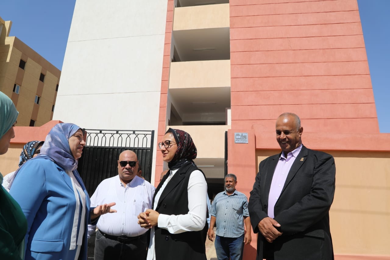 نائب محافظ الوادي الجديد تتابع جاهزية المدرسة الرسمية الدولية استعدادًا للافتتاح
