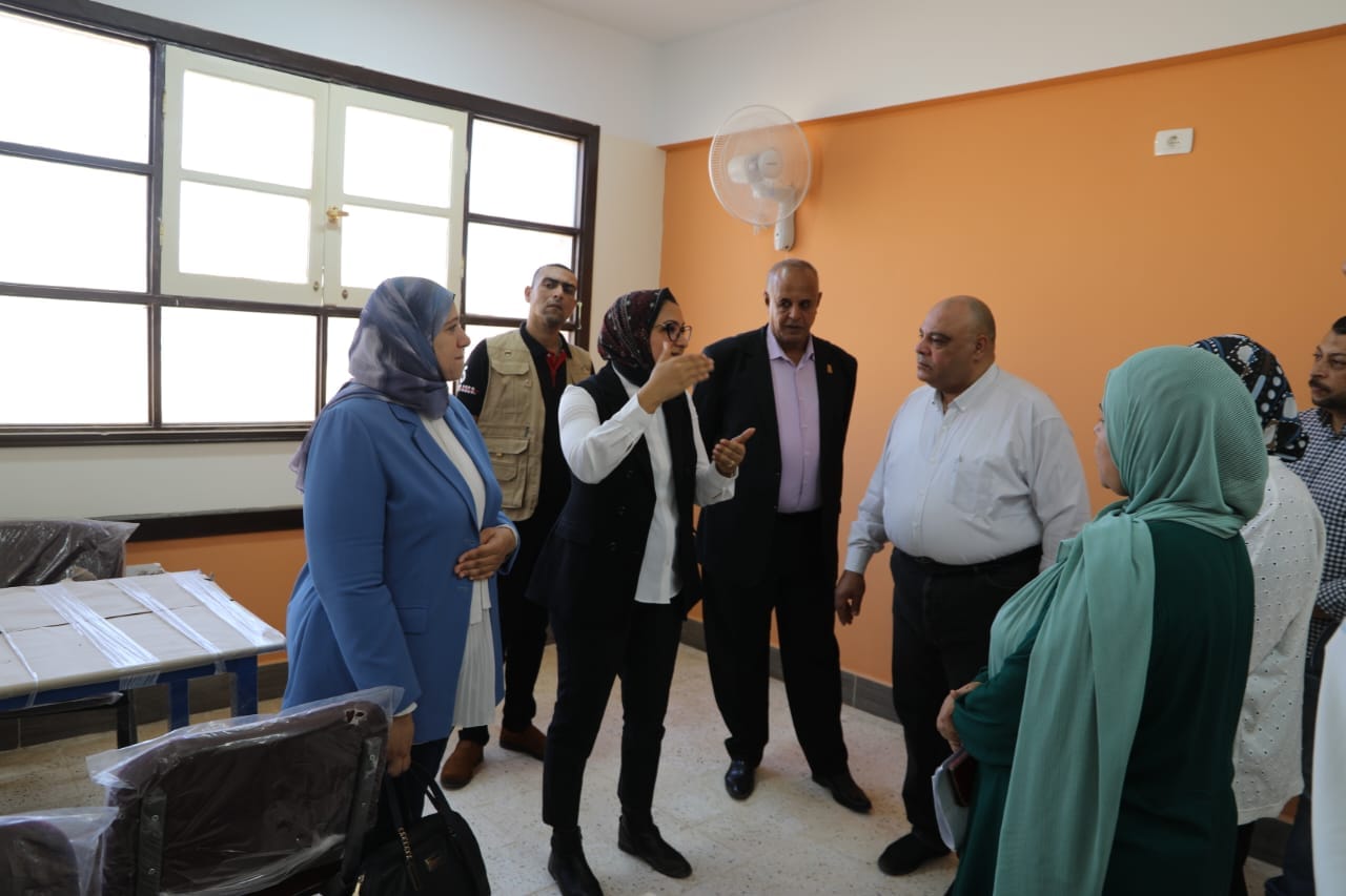 نائب محافظ الوادي الجديد تتابع جاهزية المدرسة الرسمية الدولية استعدادًا للافتتاح