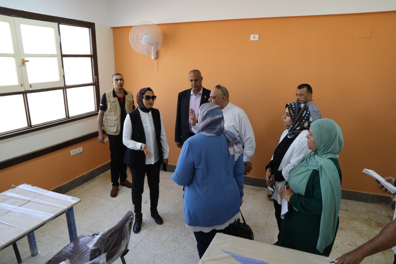 نائب محافظ الوادي الجديد تتابع جاهزية المدرسة الرسمية الدولية استعدادًا للافتتاح