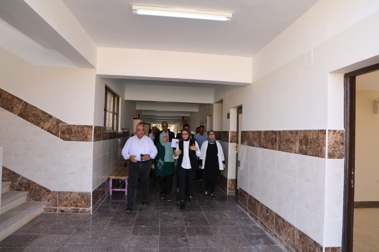 نائب محافظ الوادي الجديد تتابع جاهزية المدرسة الرسمية الدولية استعدادًا للافتتاح