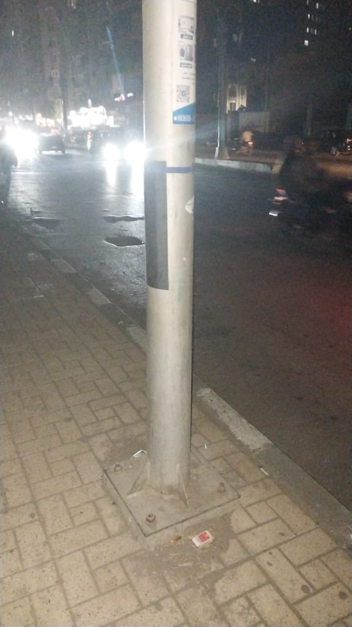 حي شرق اسيوط يقوم بتغطية الاسلاك الظاهرة والمكشوفة في اعمدة الانارة