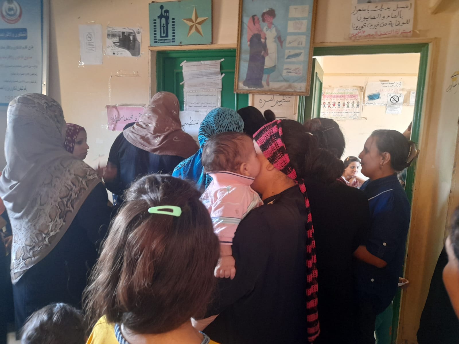 حملة توعية حول وسائل تنظيم الأسرة والكشف الطبي والأدوية المجاني بقرية صنبو