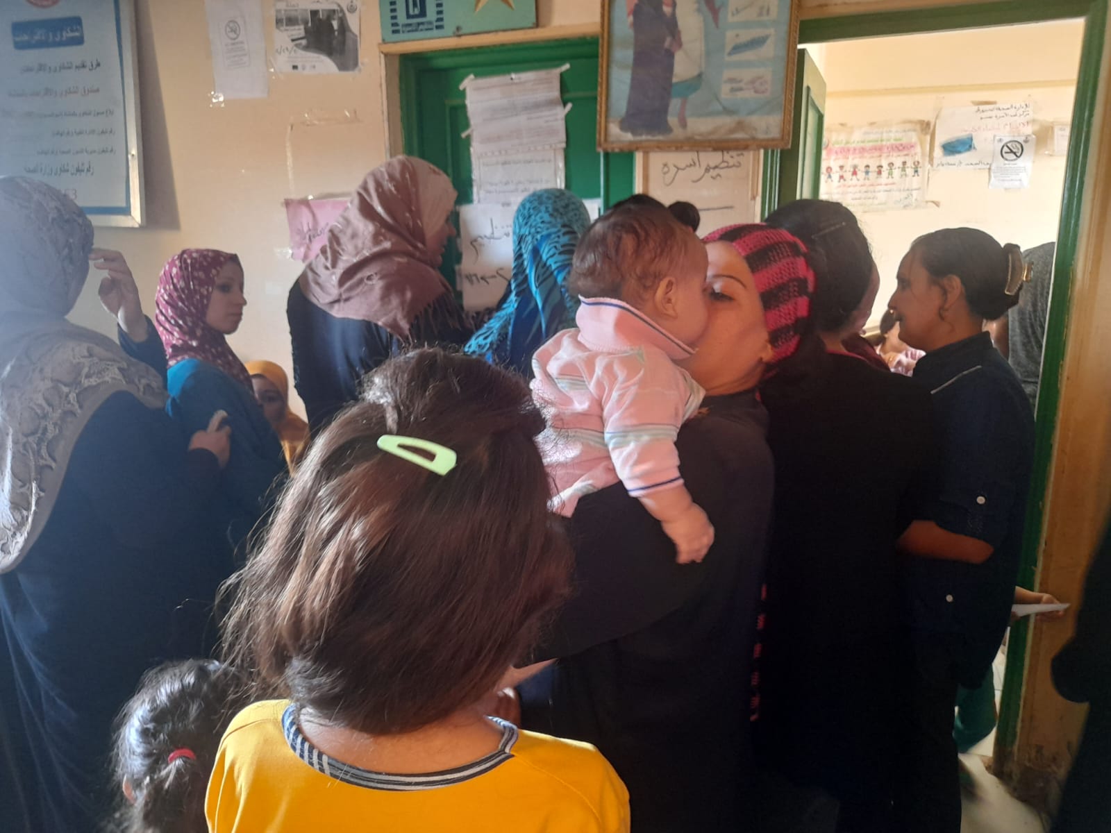 حملة توعية حول وسائل تنظيم الأسرة والكشف الطبي والأدوية المجاني بقرية صنبو