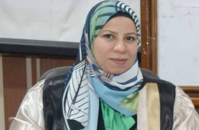 الدكتورة رحاب الداخلي المستشار الاعلامي رئيس جامعة أسيوط 