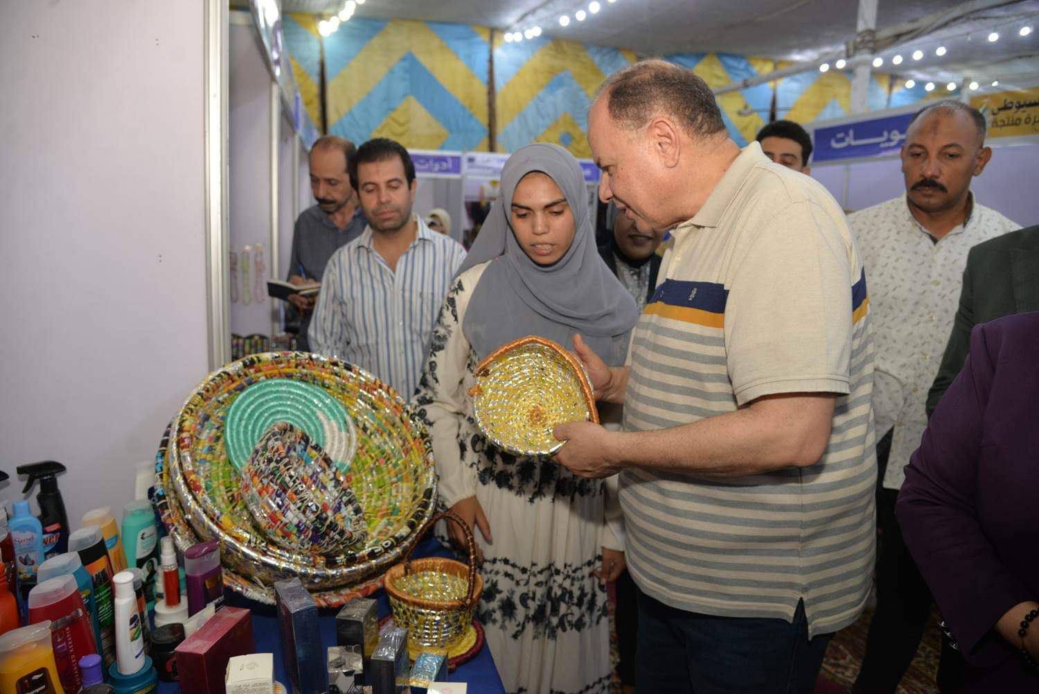 محافظ أسيوط يفتتح معرض الأسر المنتجة والمشروعات الصغيرة بجمعية الشبان المسلمين