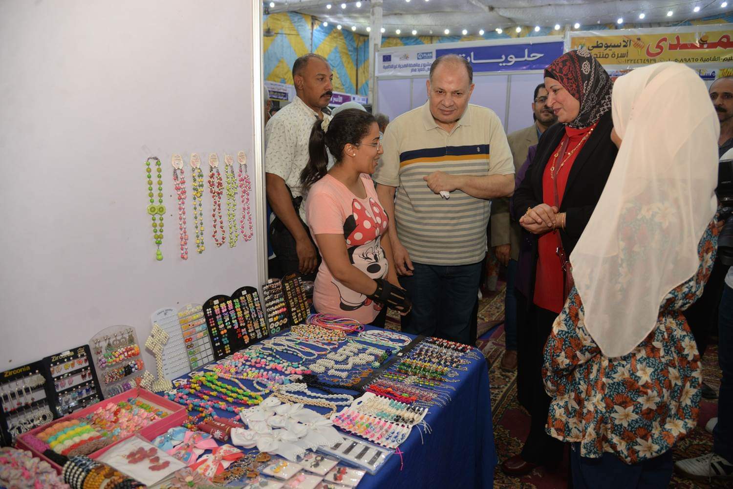 محافظ أسيوط يفتتح معرض الأسر المنتجة والمشروعات الصغيرة بجمعية الشبان المسلمين
