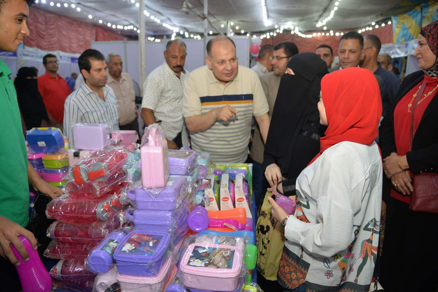 محافظ أسيوط يفتتح معرض الأسر المنتجة والمشروعات الصغيرة بجمعية الشبان المسلمين