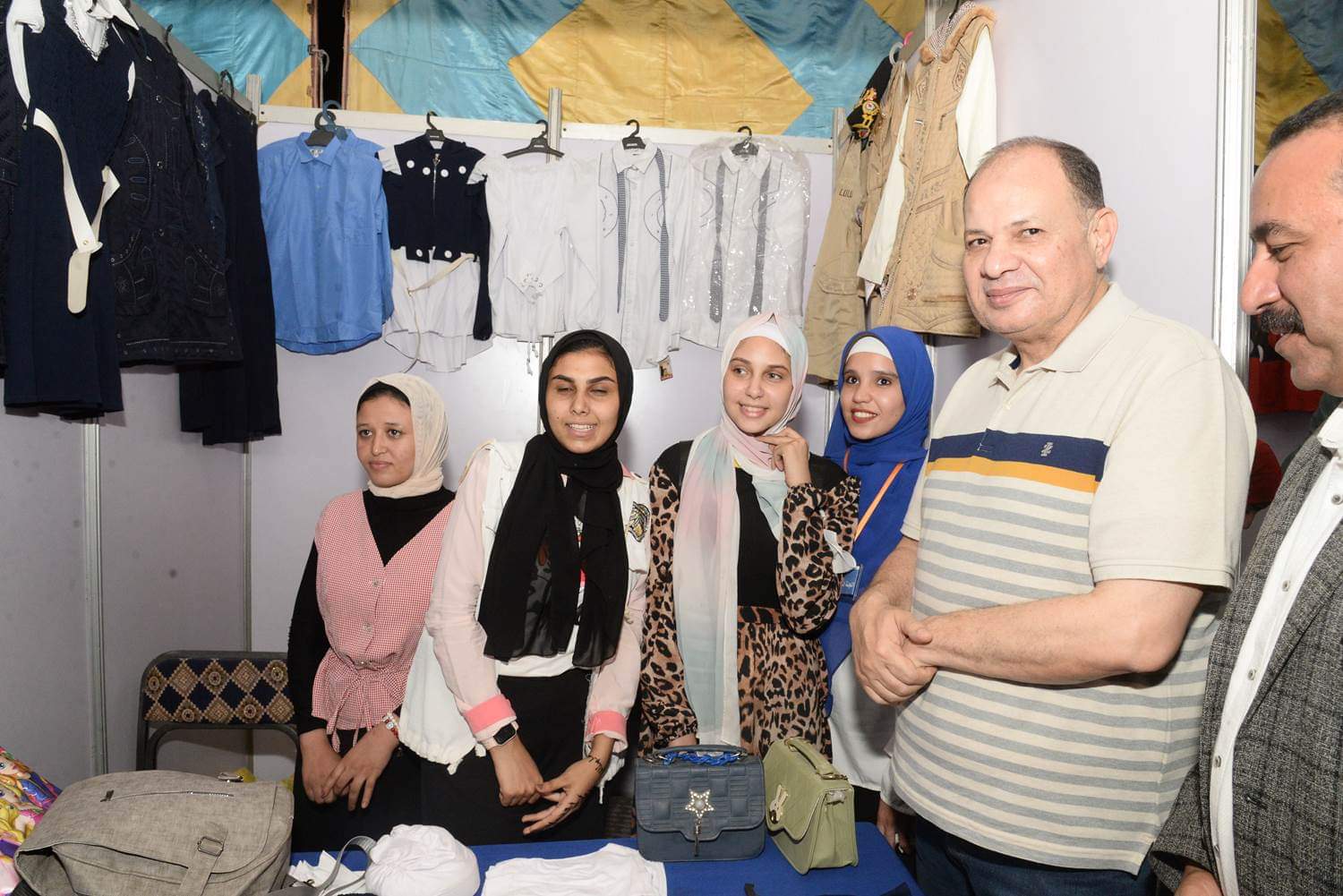 محافظ أسيوط يفتتح معرض الأسر المنتجة والمشروعات الصغيرة بجمعية الشبان المسلمين