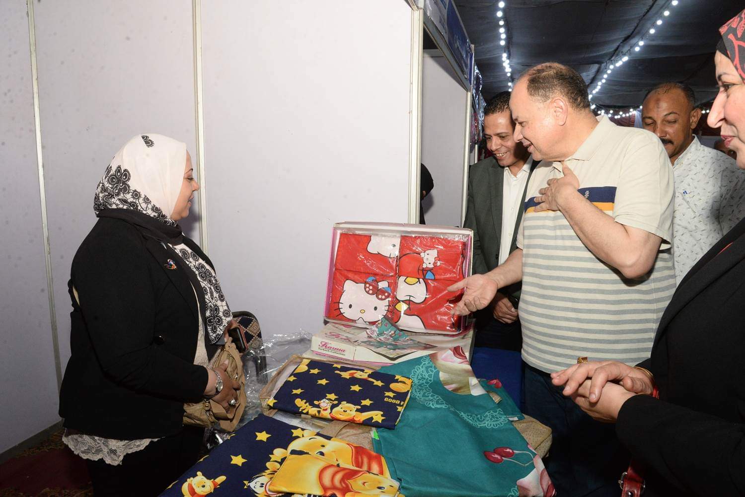 محافظ أسيوط يفتتح معرض الأسر المنتجة والمشروعات الصغيرة بجمعية الشبان المسلمين