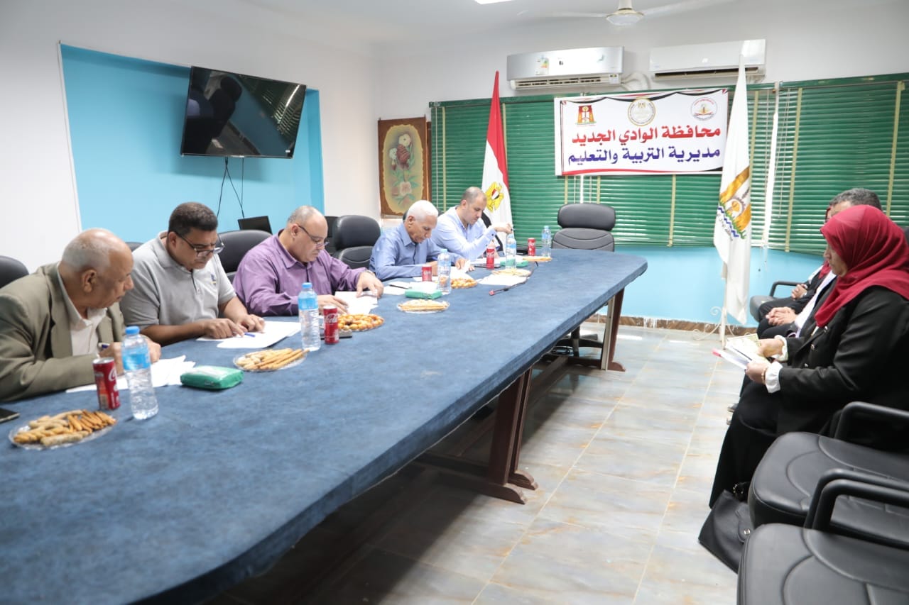 وكيل تعليم الوادي الجديد يترأس لجنة المقابلات الشخصية للمتقدمين لشغل الوظائف الإشرافية