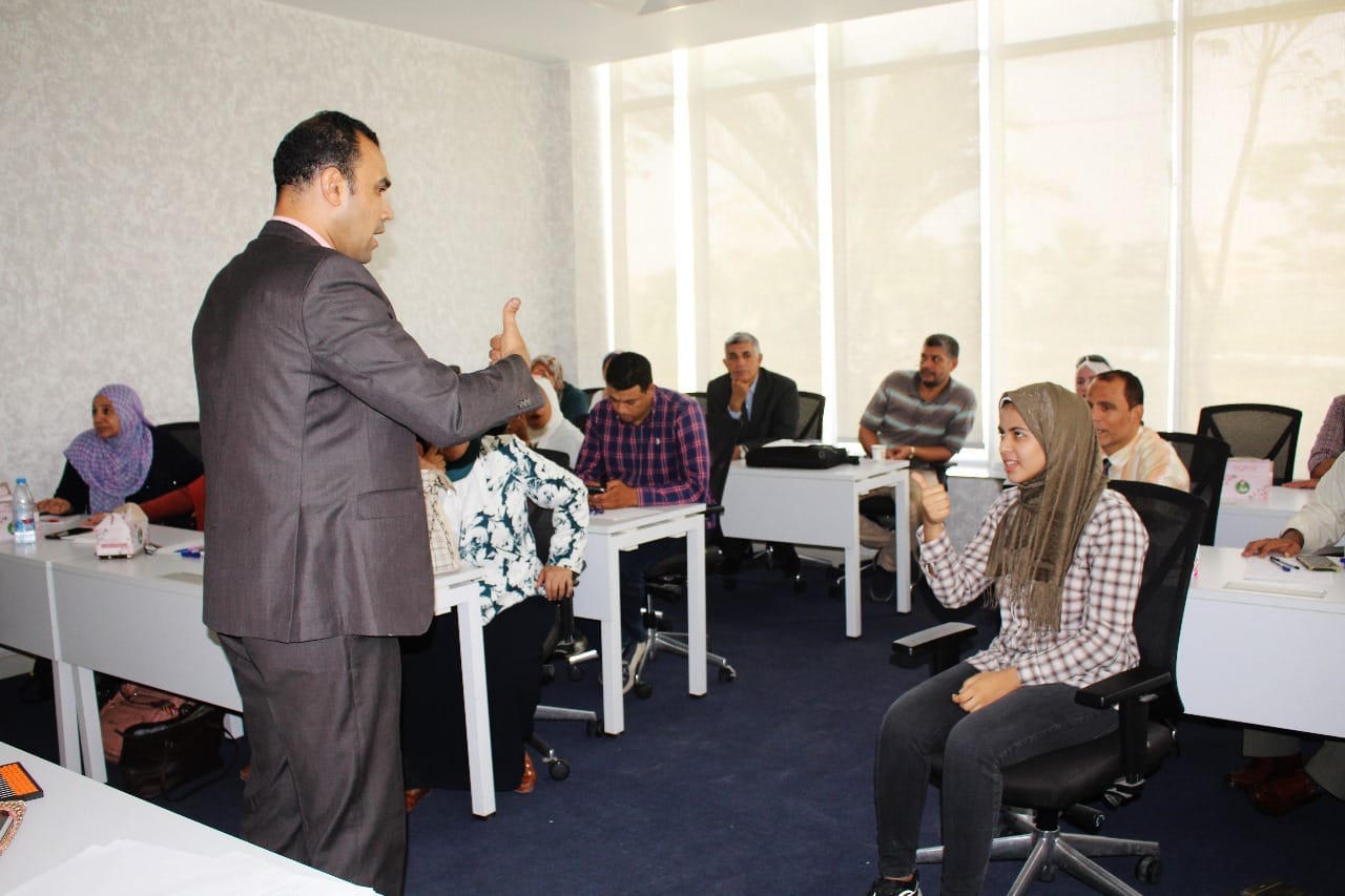تعليم الوادى الجديد يشارك ورشة عمل لغة الإشارة فى العمليات الحسابية